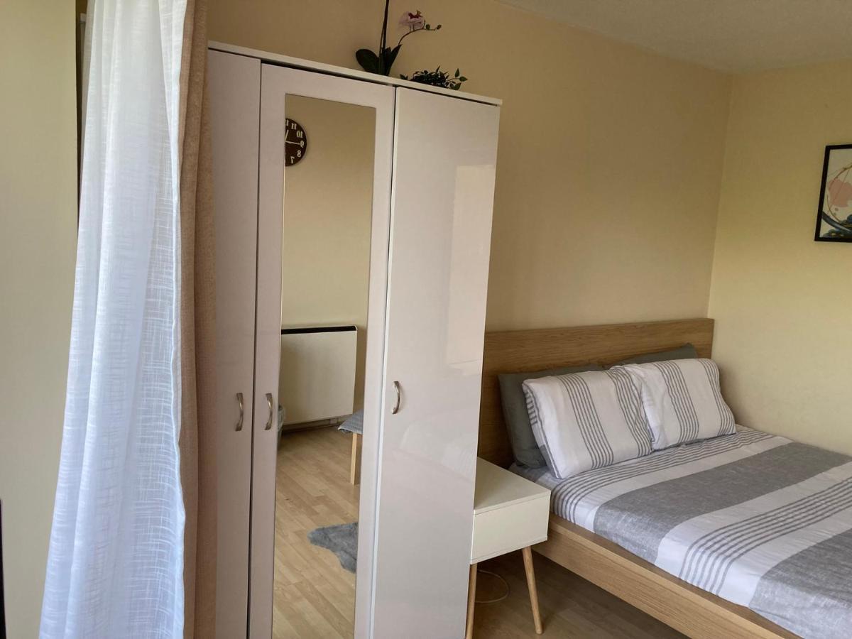 Comfortable Room With Private Balcony And Shared House Londres Exterior foto